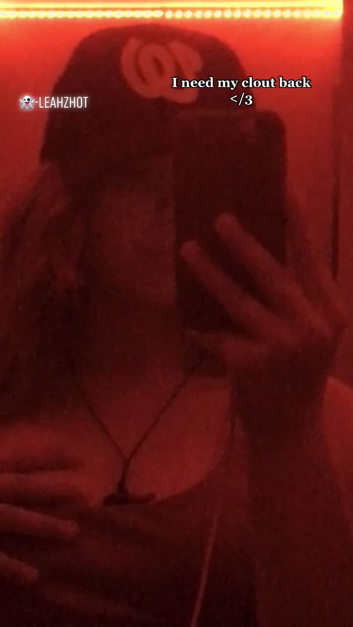 @leahs hot <3