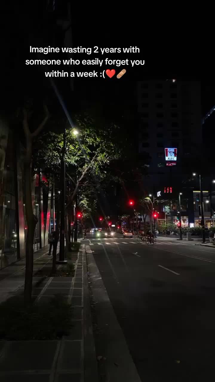@एस्थर 🌙🤍