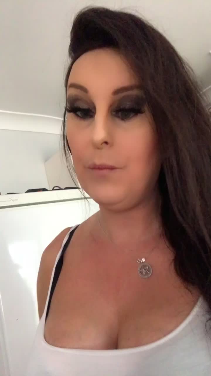 @saskiabright