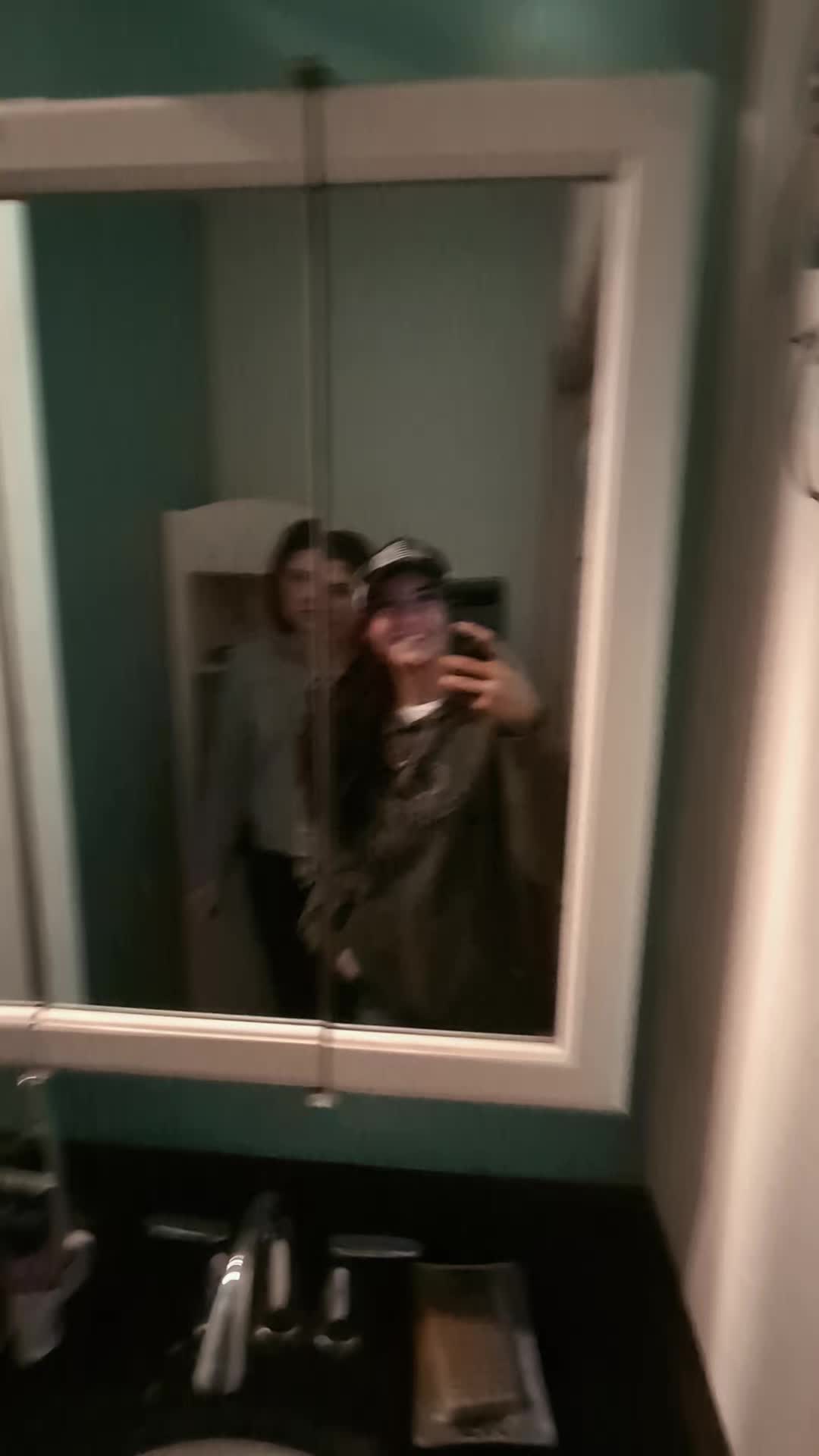 @V a n e s s a