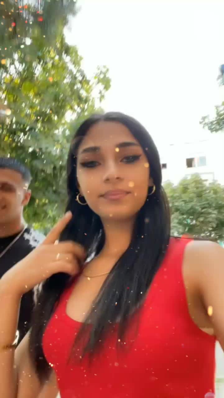 @👸🏽✨