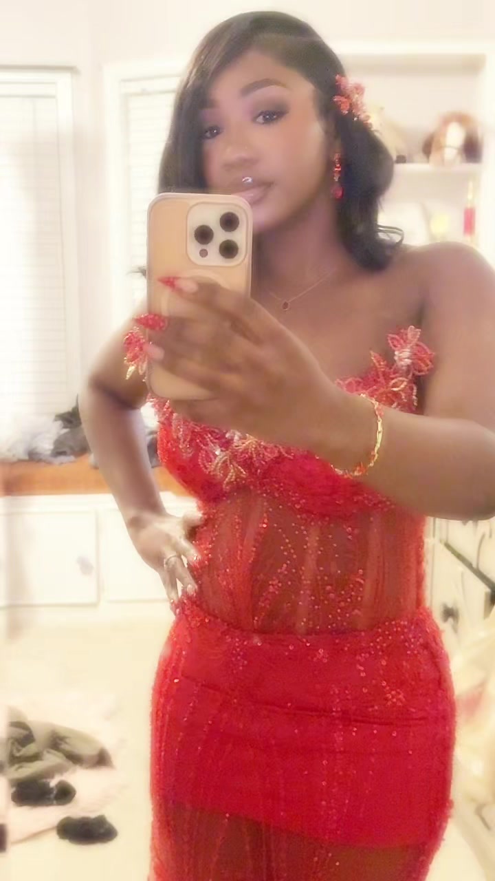 @moramarie.