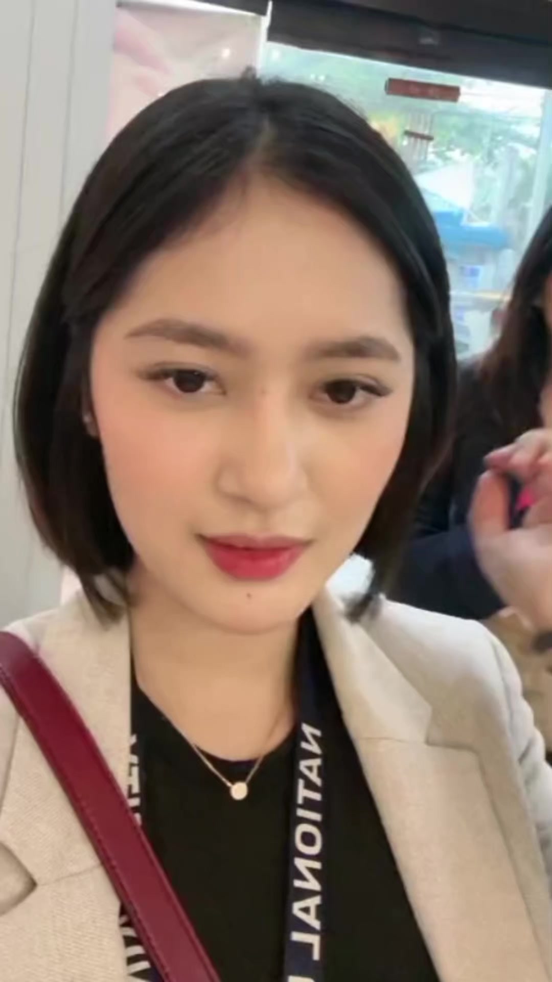 @thifani