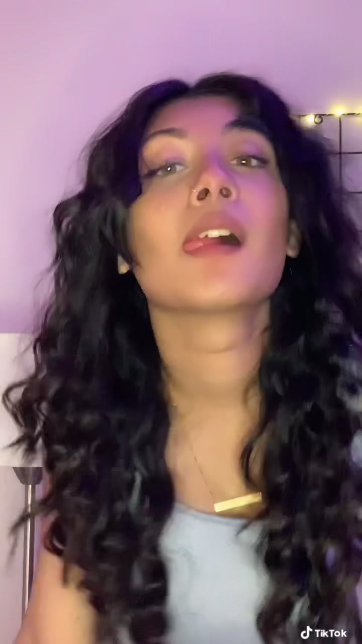@KAVYAA🖤