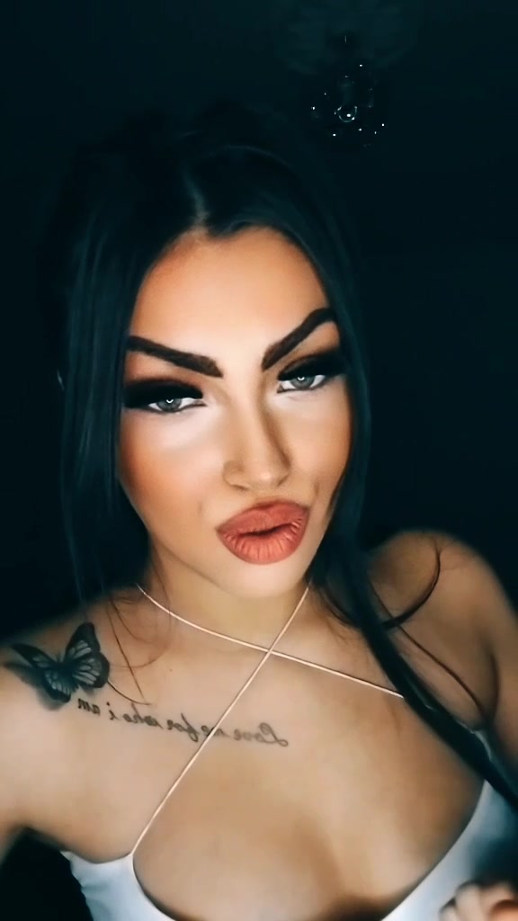 @V.Vikt&oacute;ria💋