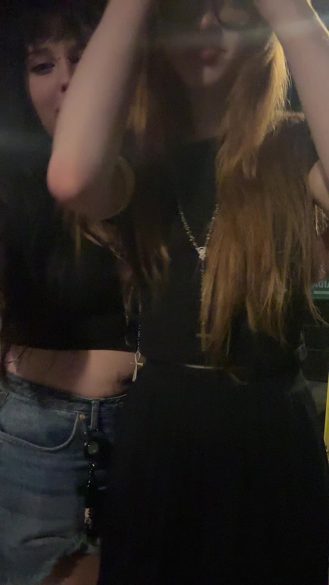 @laura