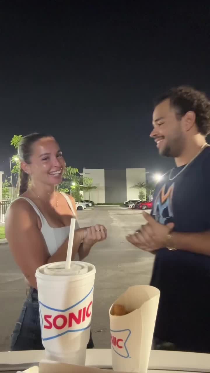 @AshleyCuello