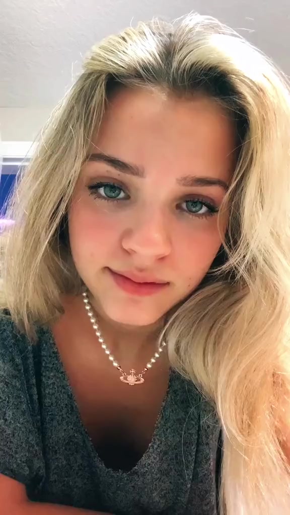 Sofia Lianna Salerno (@sofia.liannaxo) - Urlebird