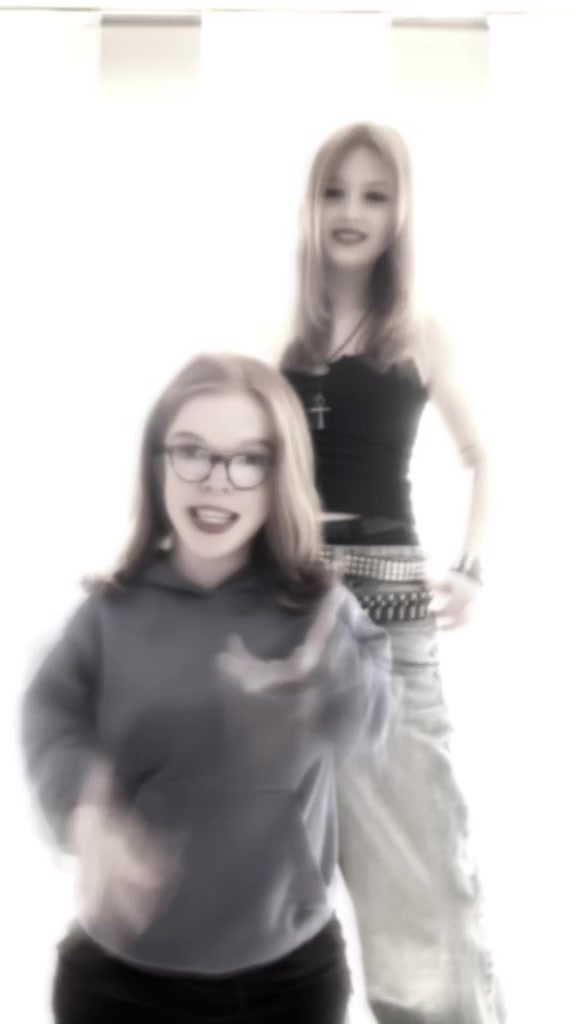 @𝒜𝓃𝒶𝒾̈𝓈