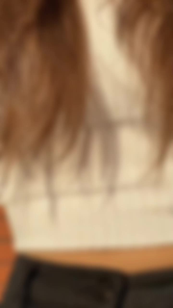 @<33