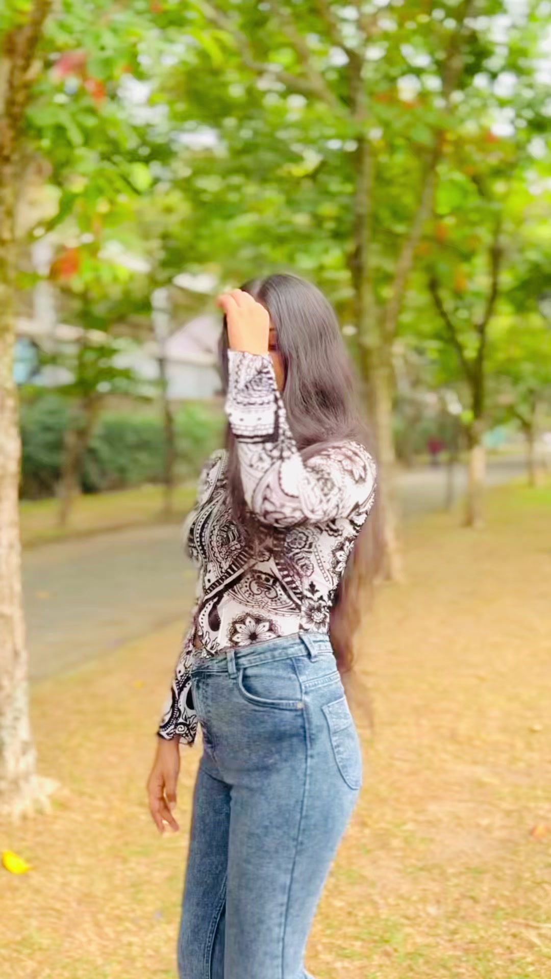 @Tha_ru_🦋