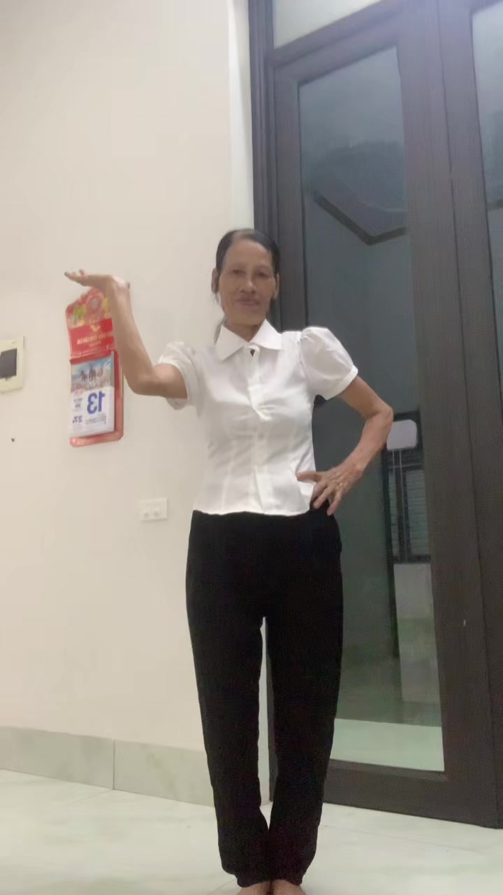 @Cụ b&agrave; phong c&aacute;ch