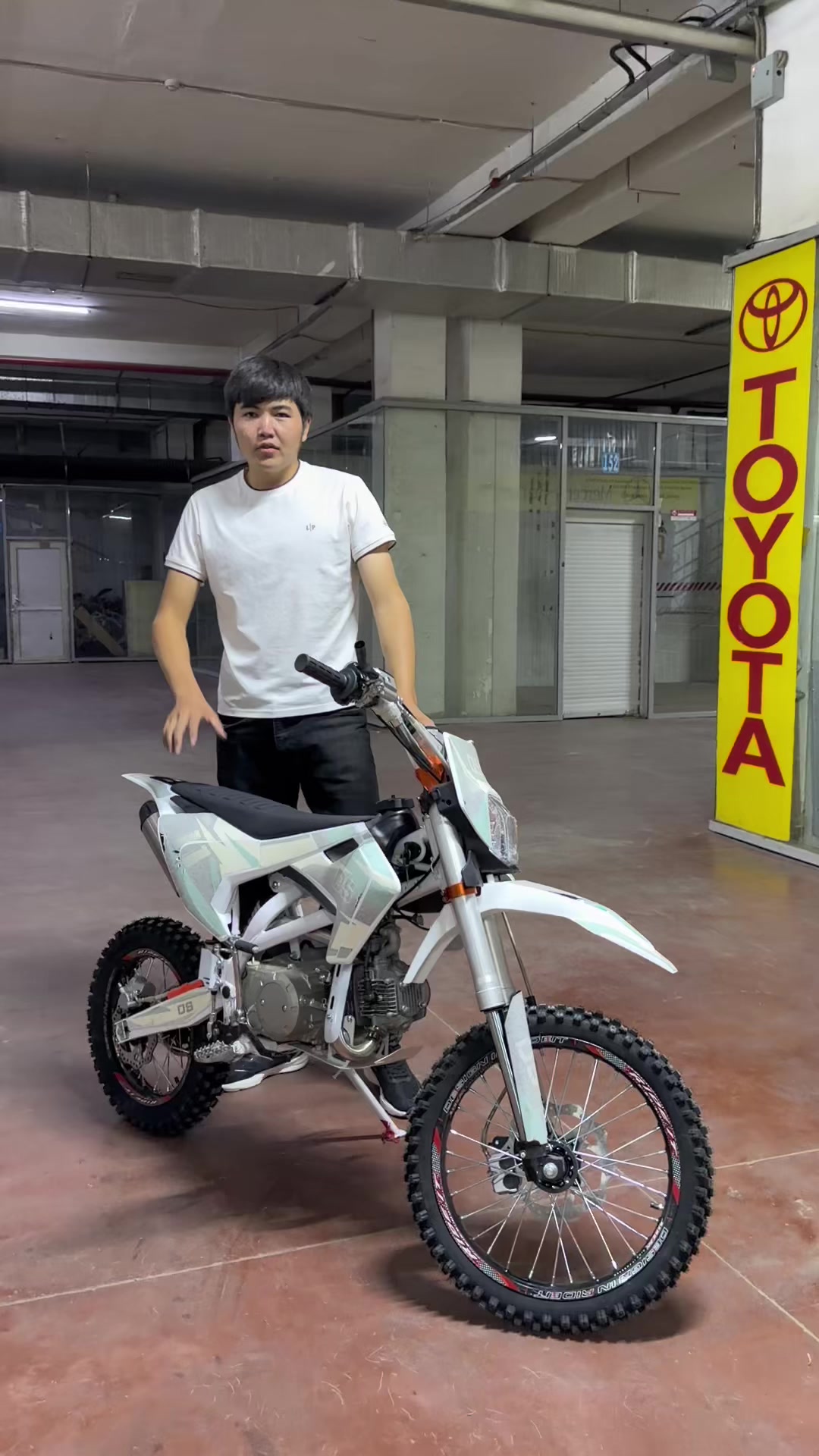 @MOTO luxe