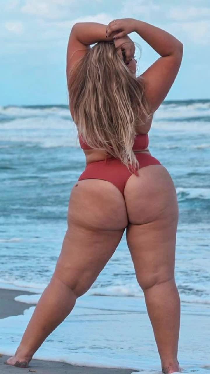 @The Cheeky Bikini 🇨🇦