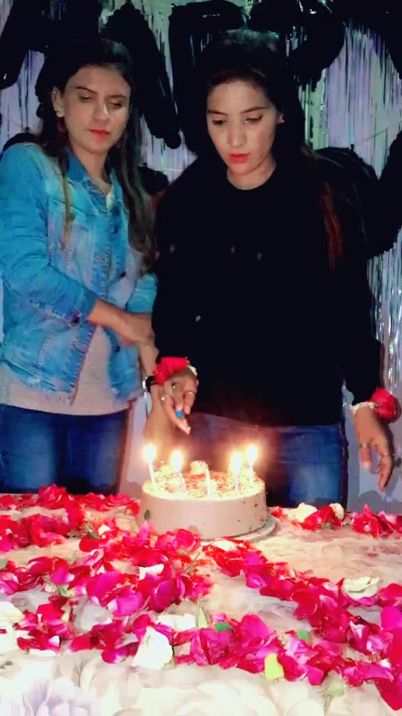 @aishakhan878