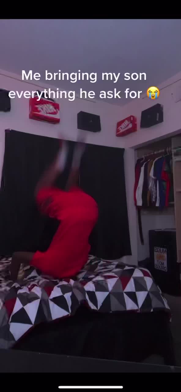 @Derrick_thecomediann