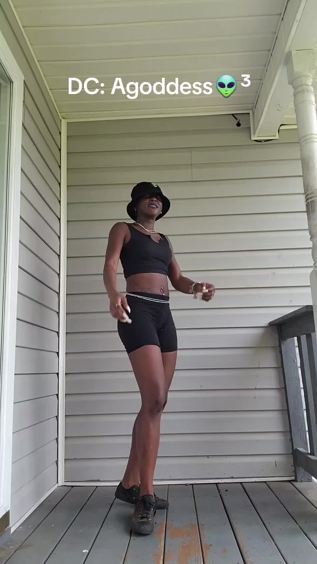 @AlienGoddess👽