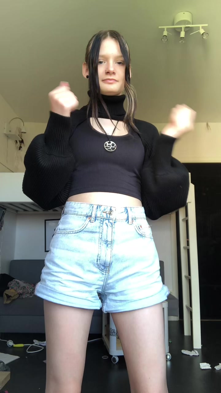 @VibbiCrystalWolf💠