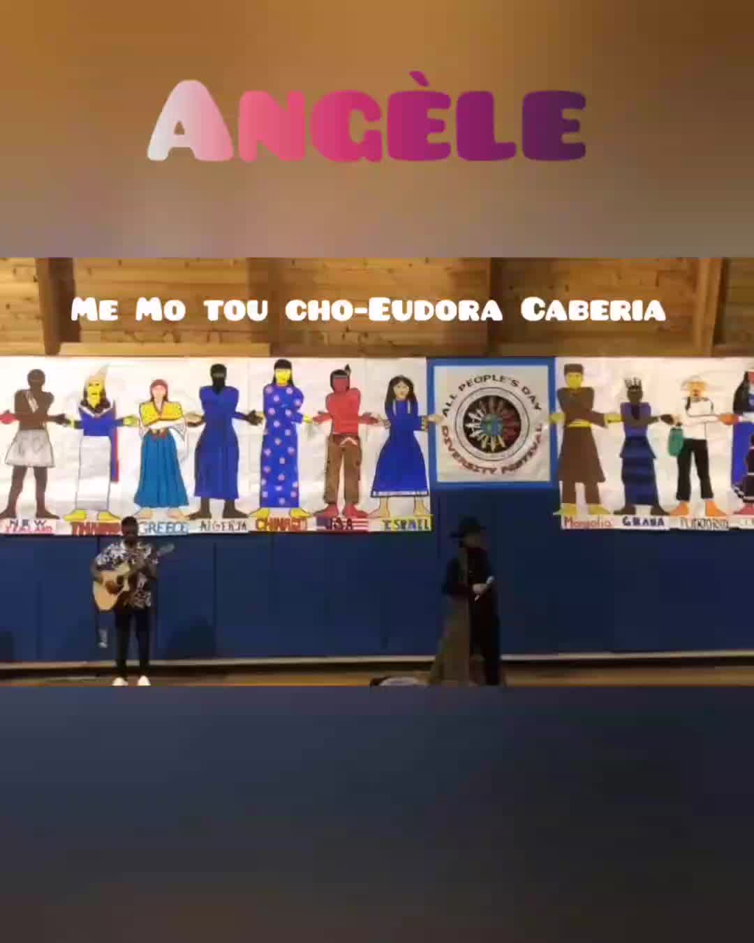 @Angèle