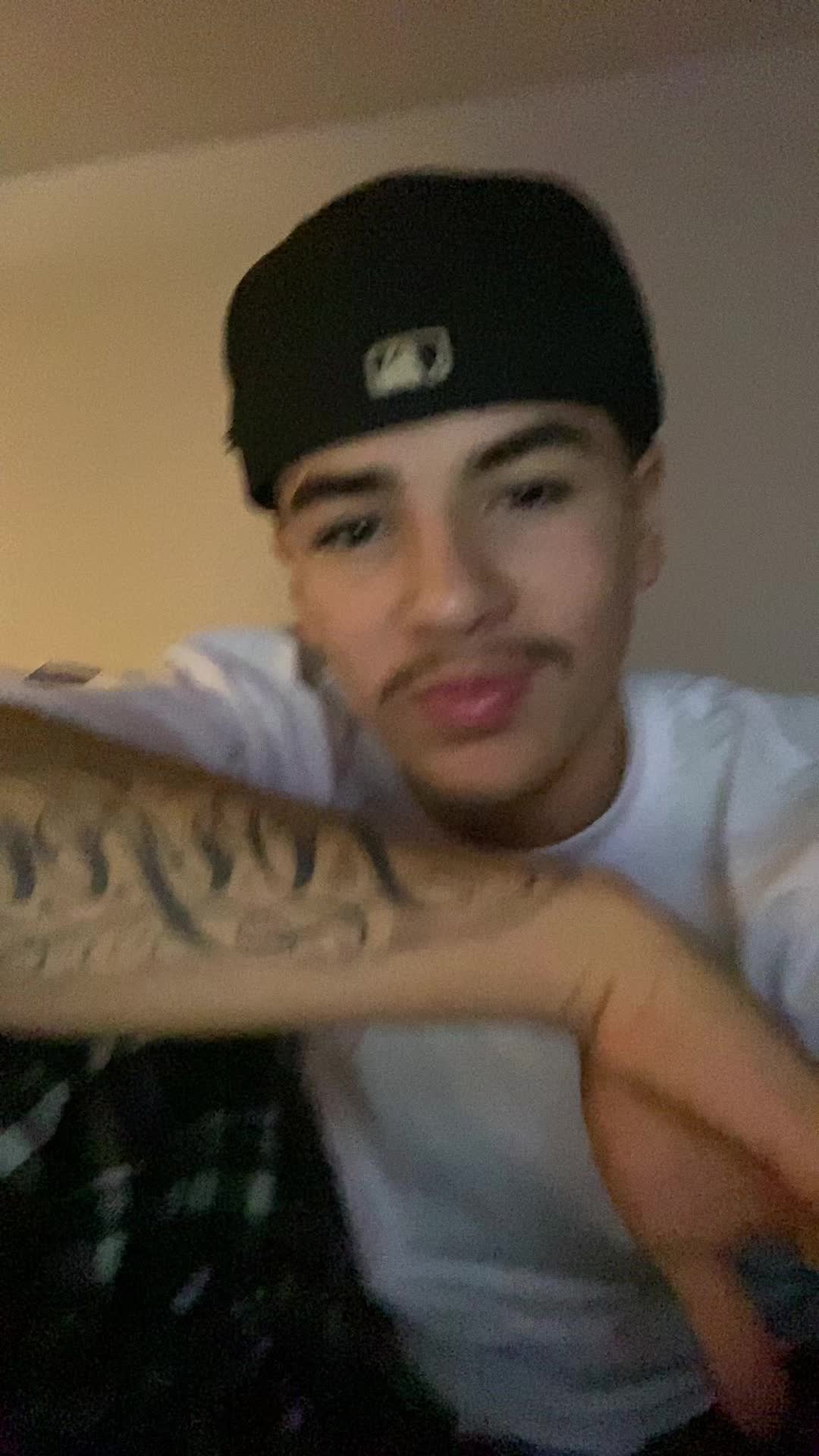 @😼