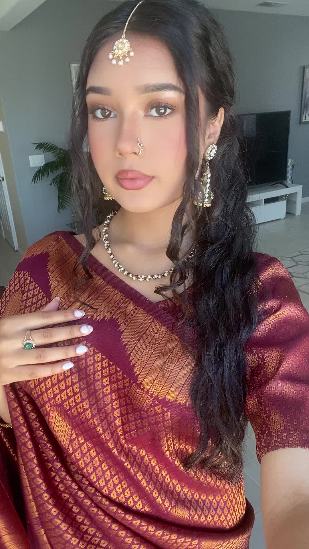 @alvina🖤