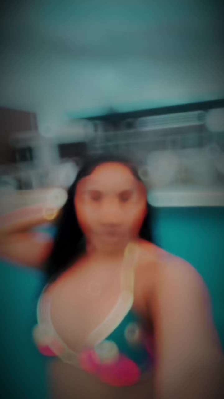 @islandgirl_tomoye