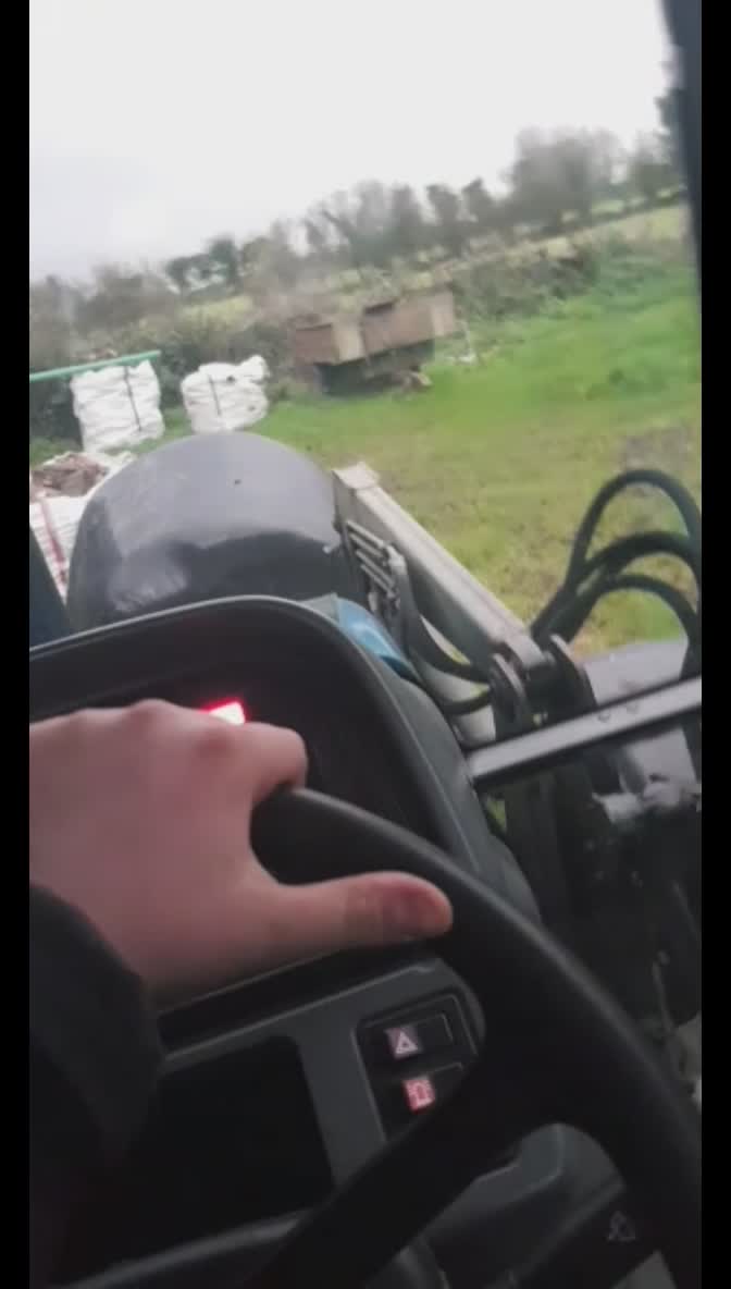 @flat out piking silage👌👍😂