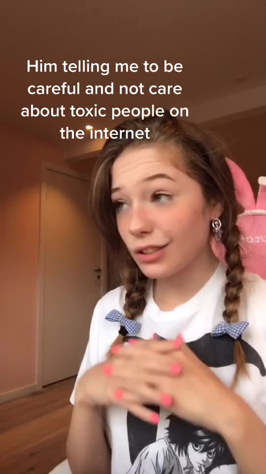 @୨ৎLaura