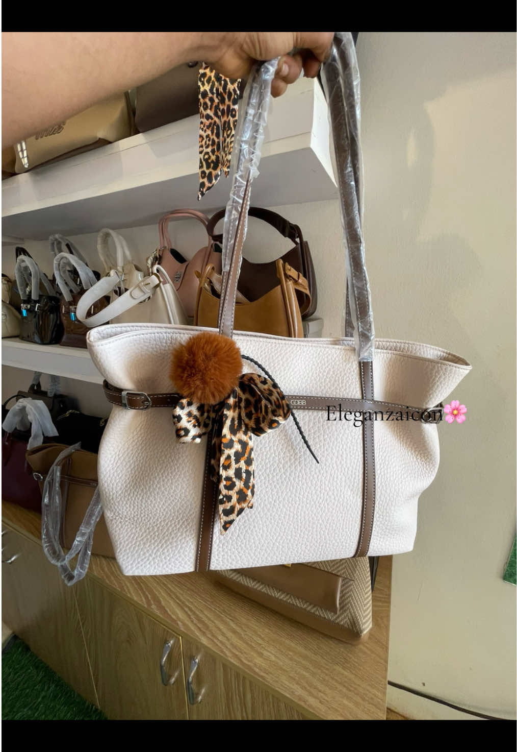 @ELEGANZAicon-jewelry/bag/heels