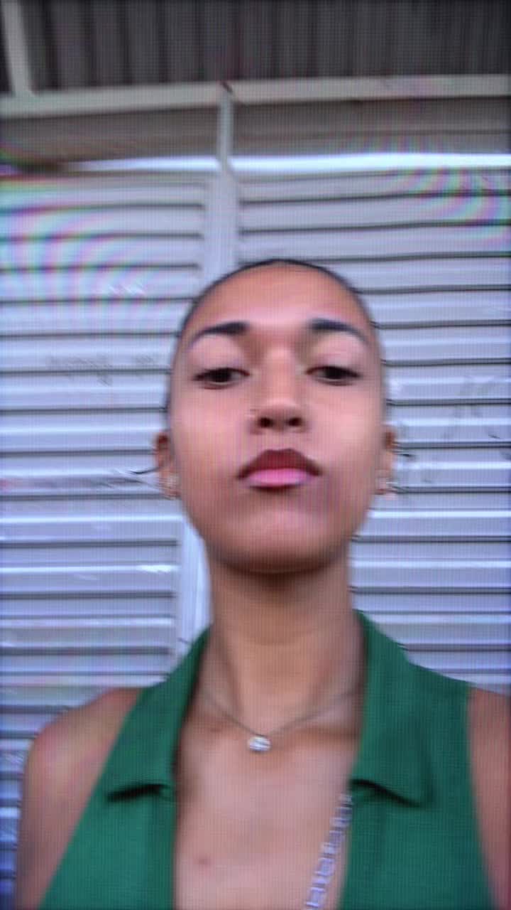 @Lara 🥀