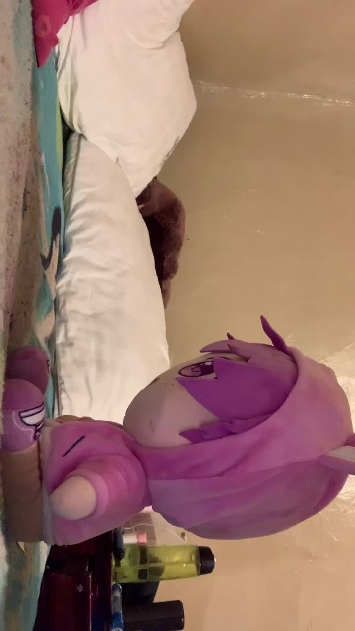 @𝗛𝗼𝗻𝗲𝘆🦋