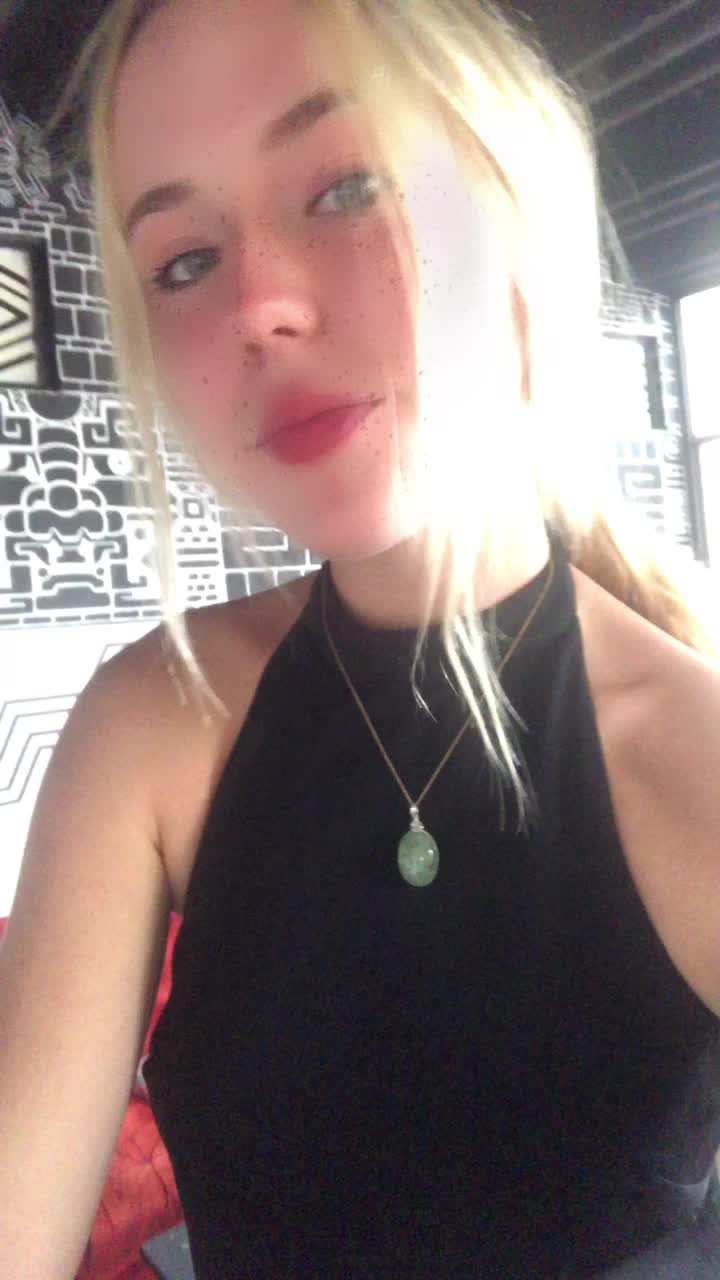 @🧚🏼&zwj;♂️