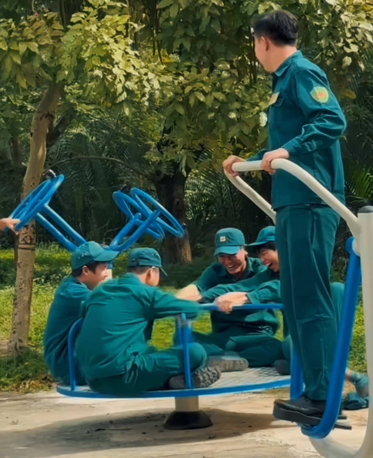 @Ho&agrave;ng Kim Jiinni n&egrave;