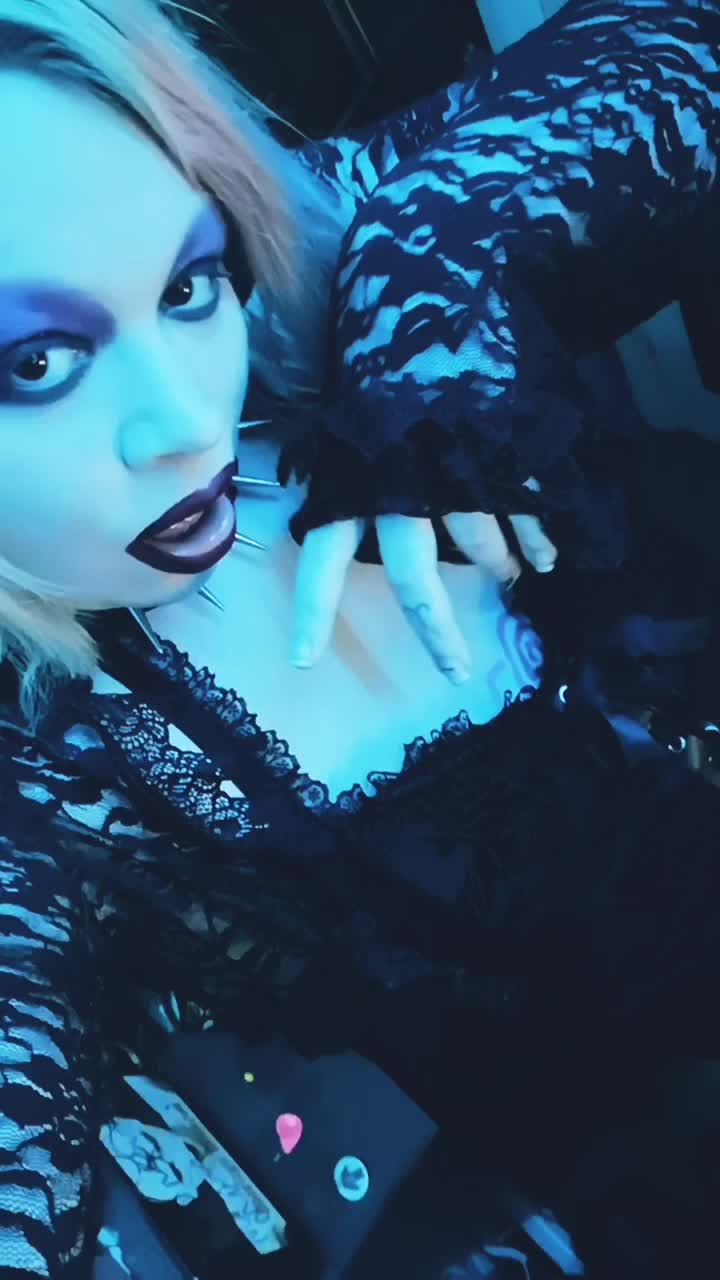 @MissPunkerella