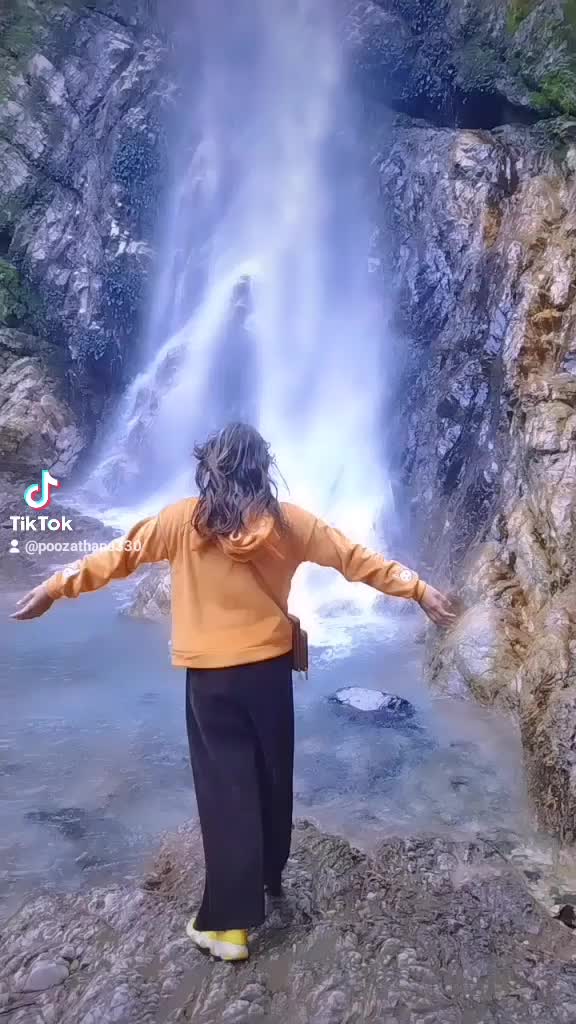 @Pooza Thapa 🕊️😎
