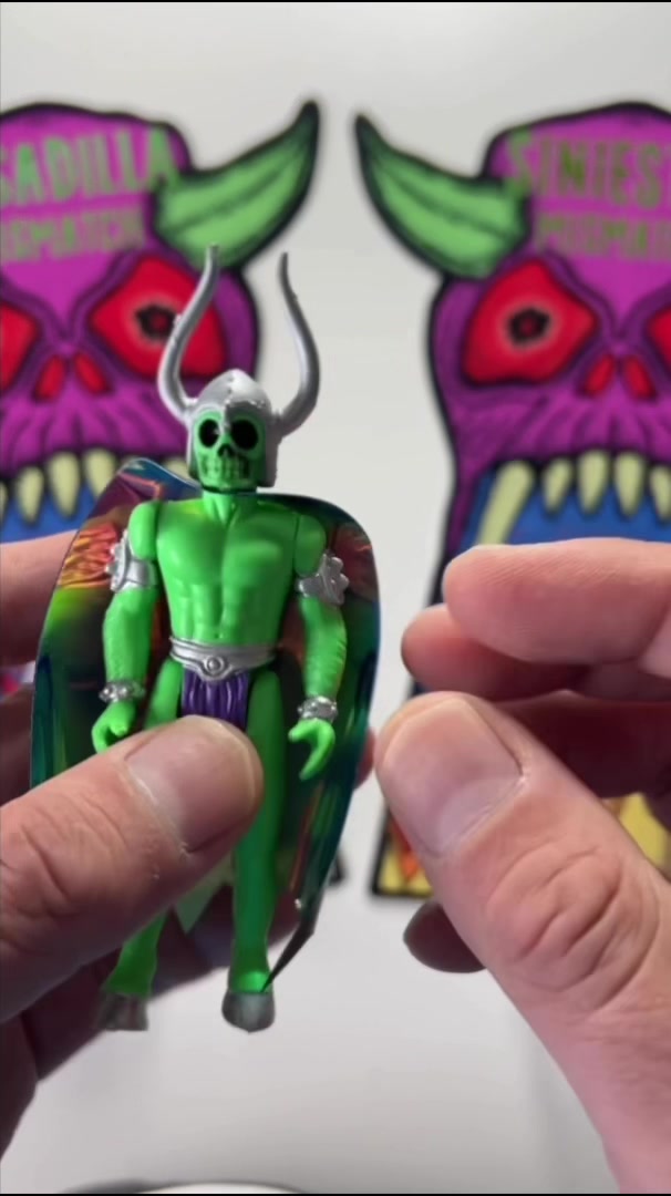 @DarkRainbowToys