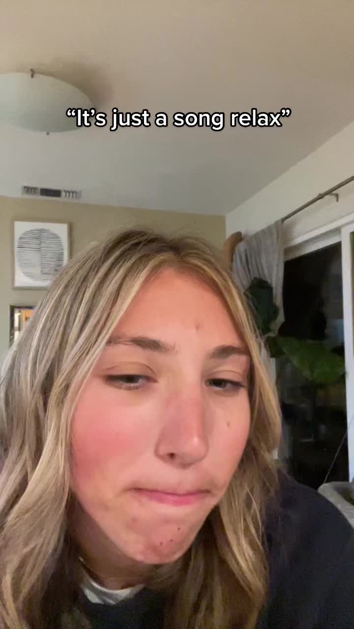 @juliaaab