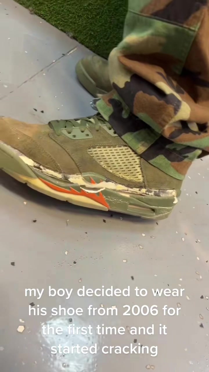 @sneakersundaii
