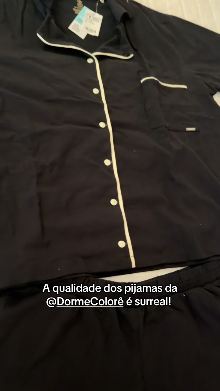 @anadelamonica