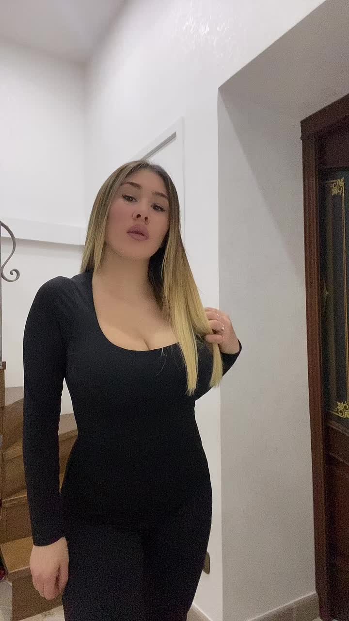 @connyscarallo_