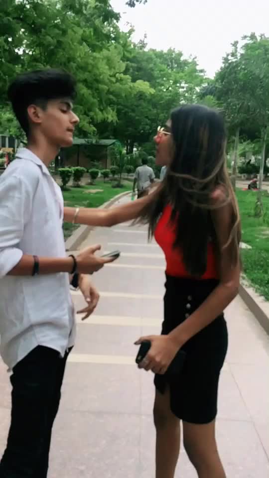 @AAYUSHI🎈