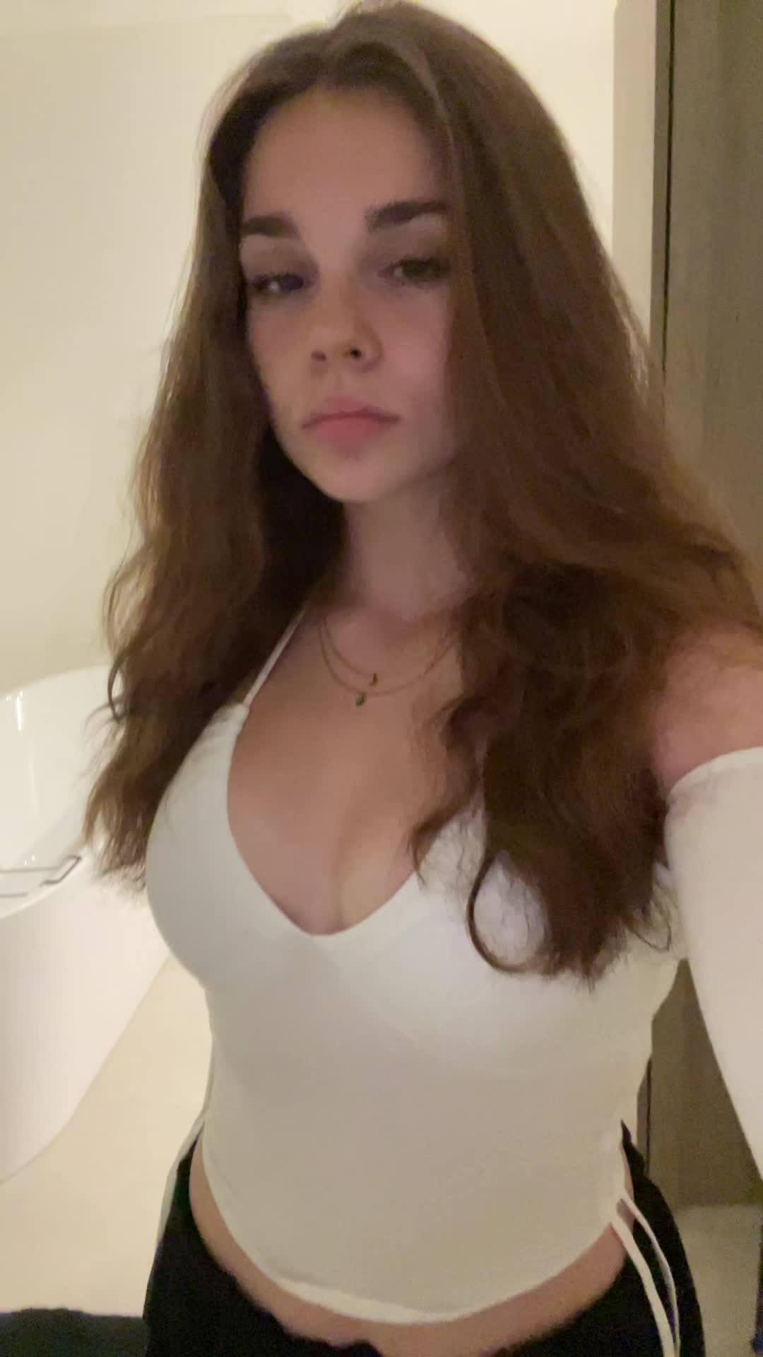 @😻