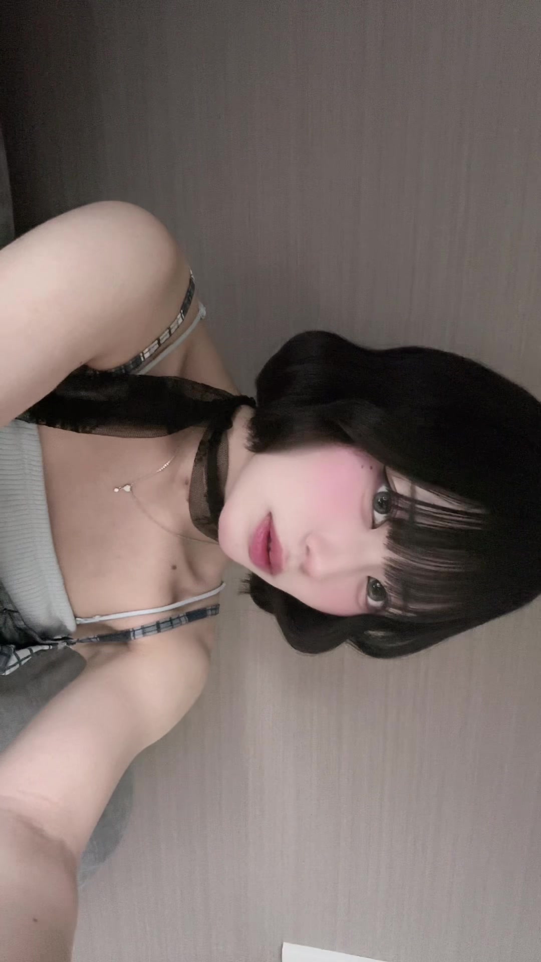 @ユリ