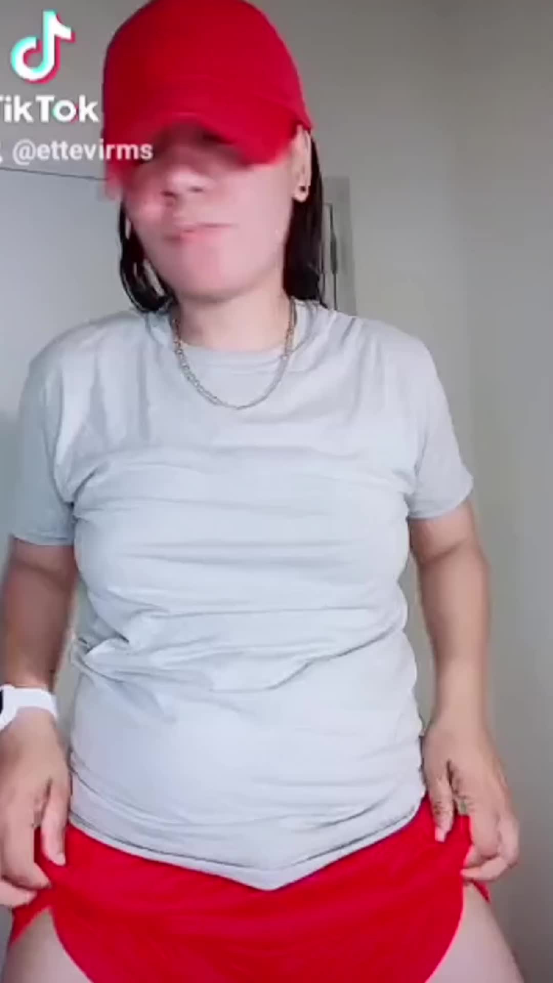 @🦦