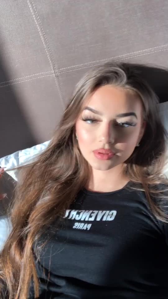 @Dzana