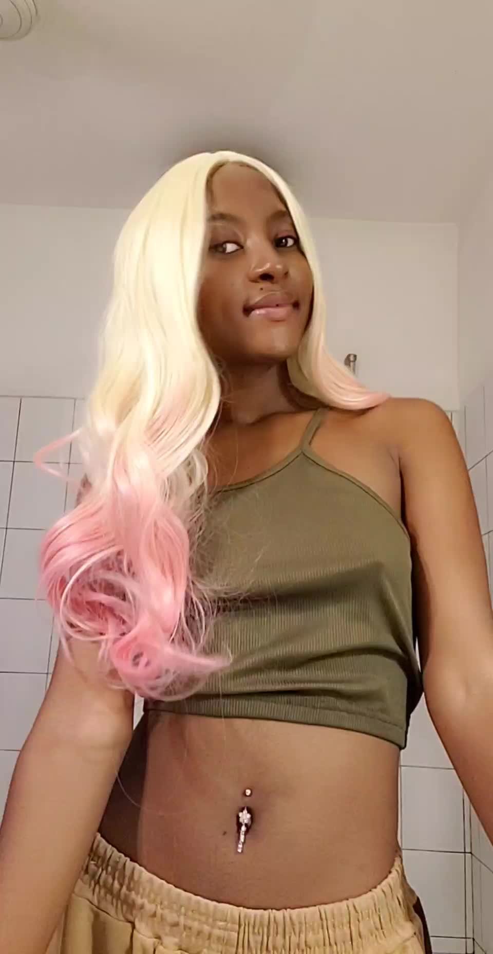 @Vee_vay 🦋💜💙💚💛🤎🤍🖤