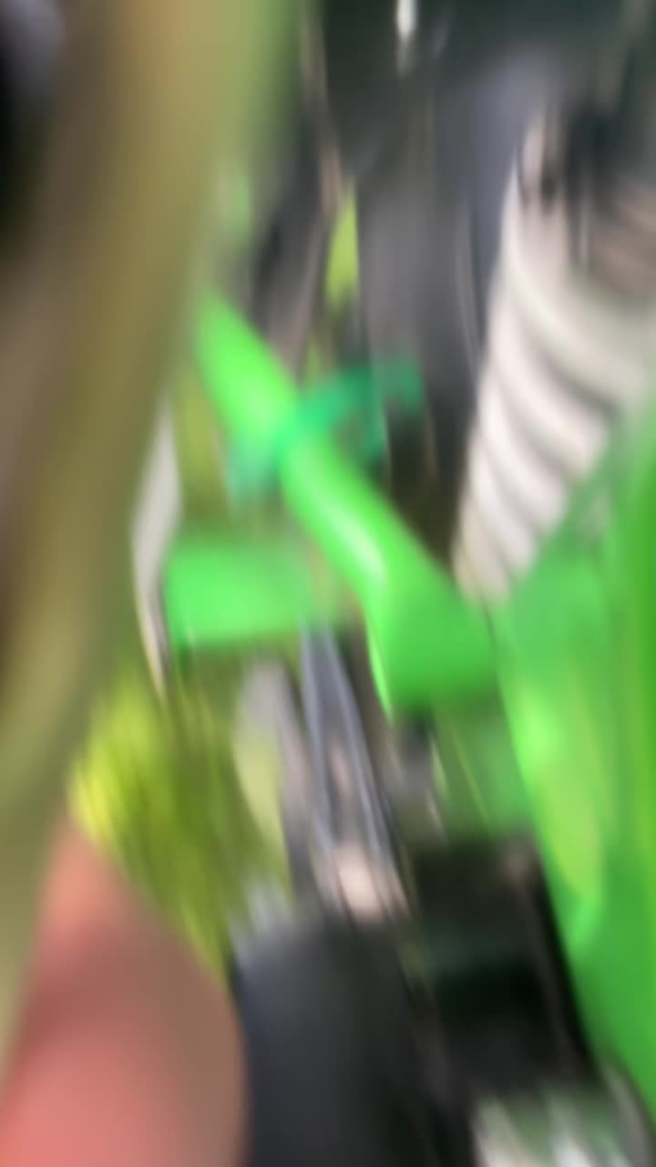 @_.prasinos