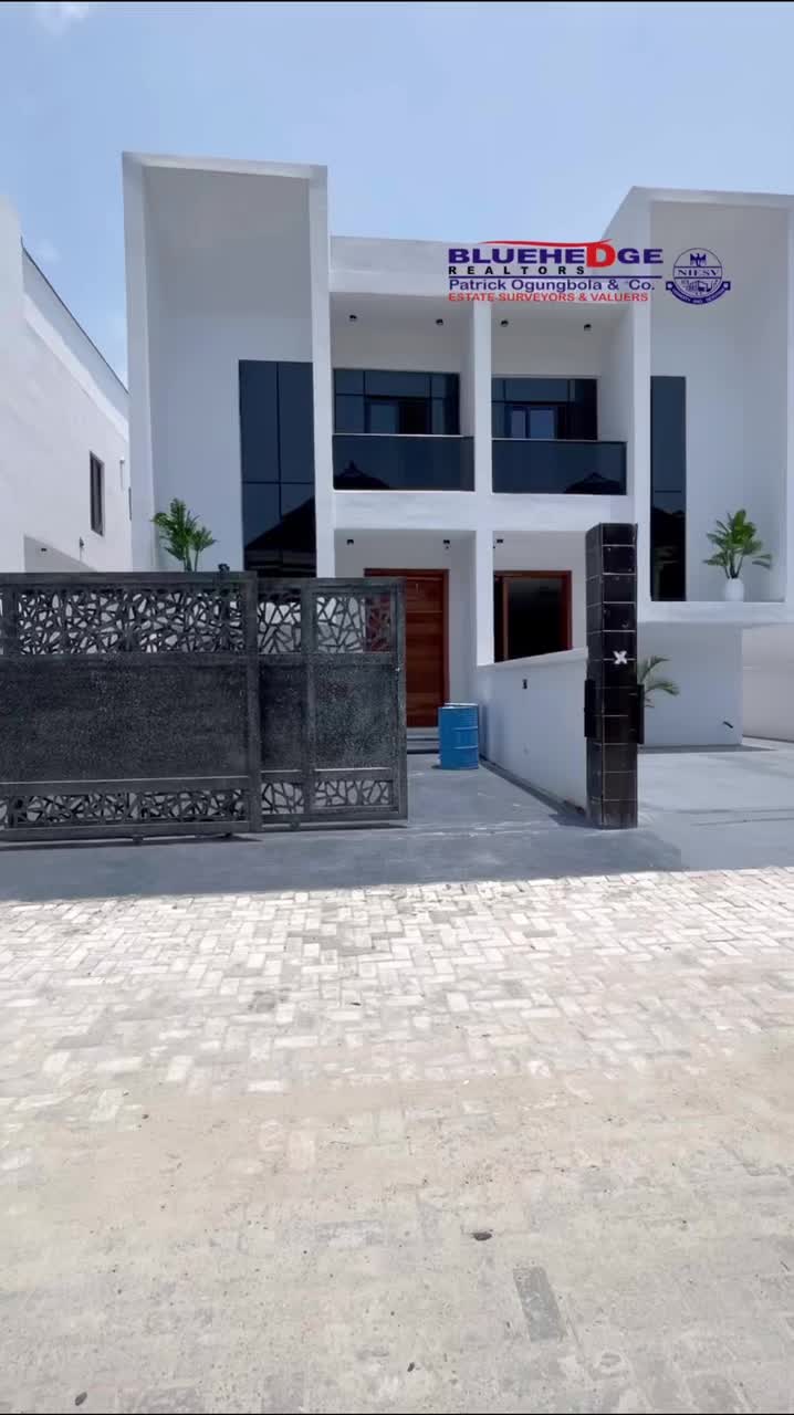 @BLUEHEDGE REALTORS