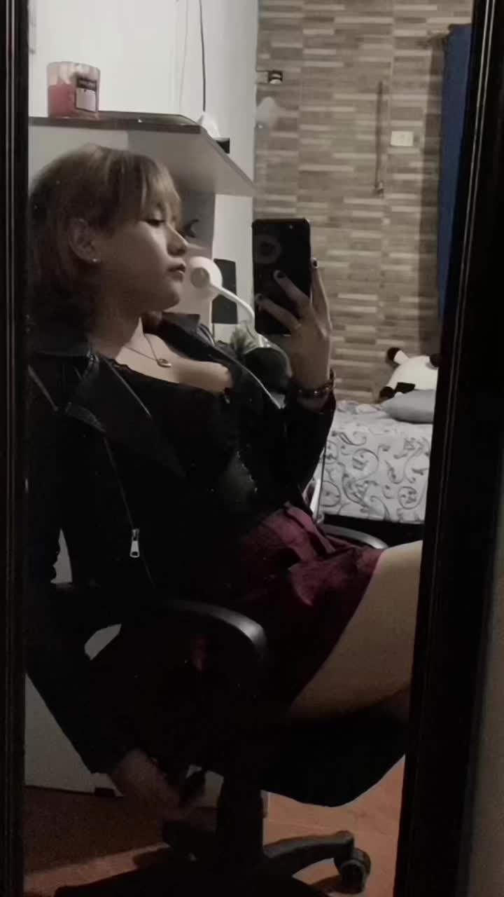 @Mel 𖤐