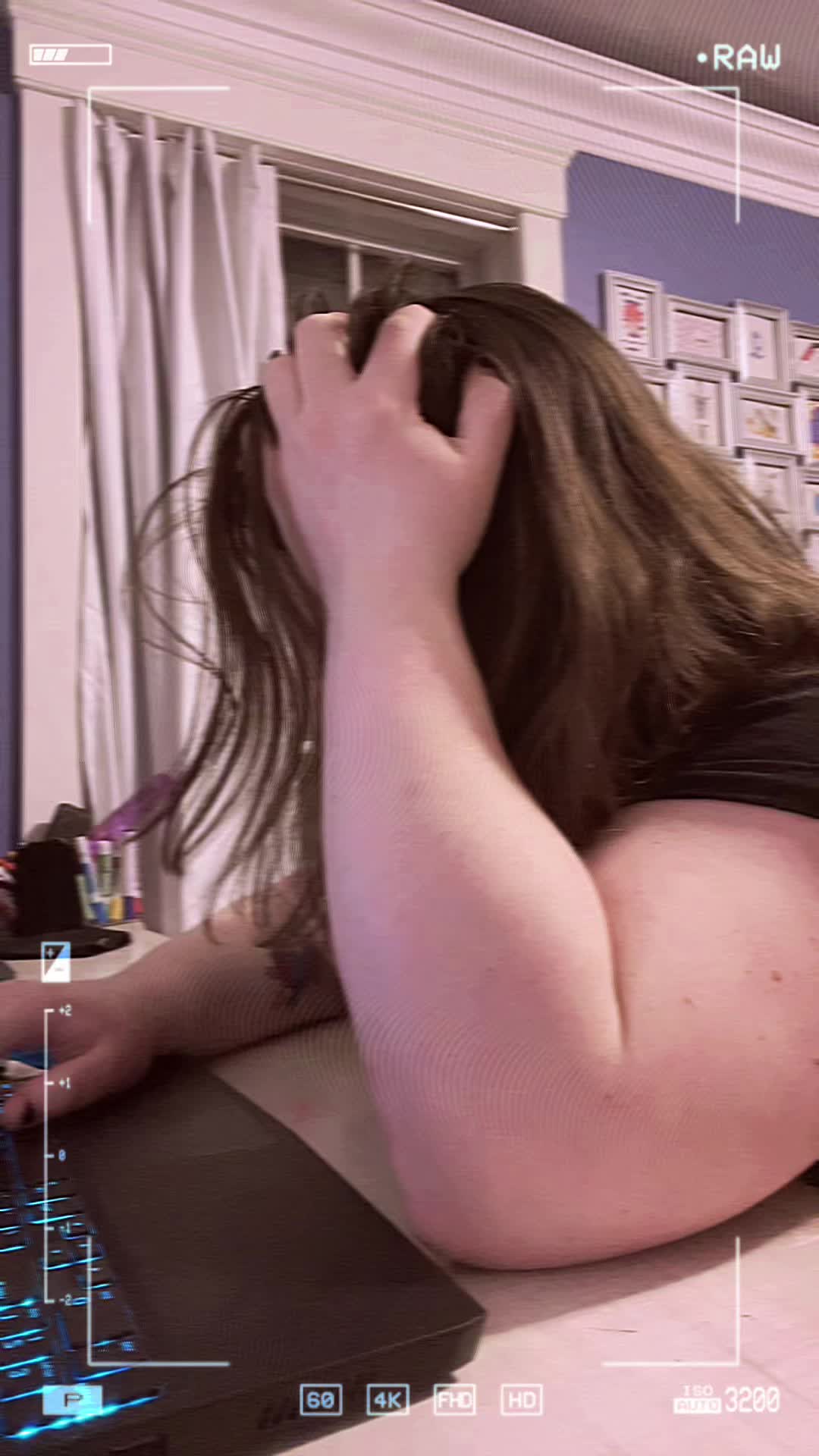 @HellaBella